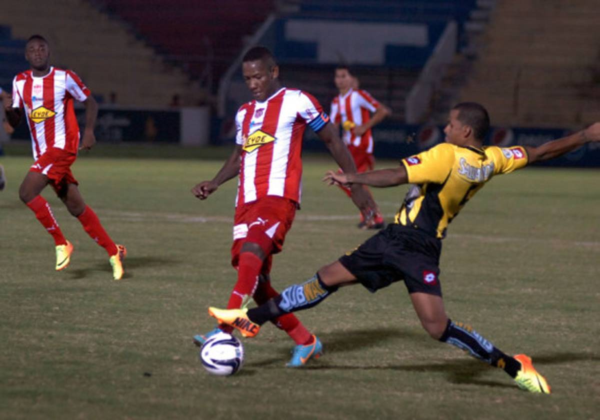 Mario Martínez salvó al Real España con un golazo