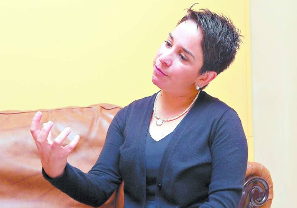 Karla Eugenia Cueva Aguilar: 'Si unos reman en una dirección y otros en otra, la barca se hunde'