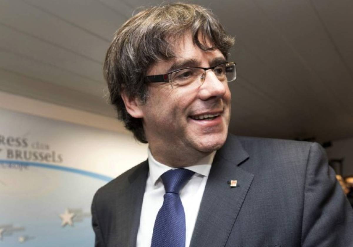 Exlíder catalán, Carles Puigdemont, está siendo buscado por la justicia española