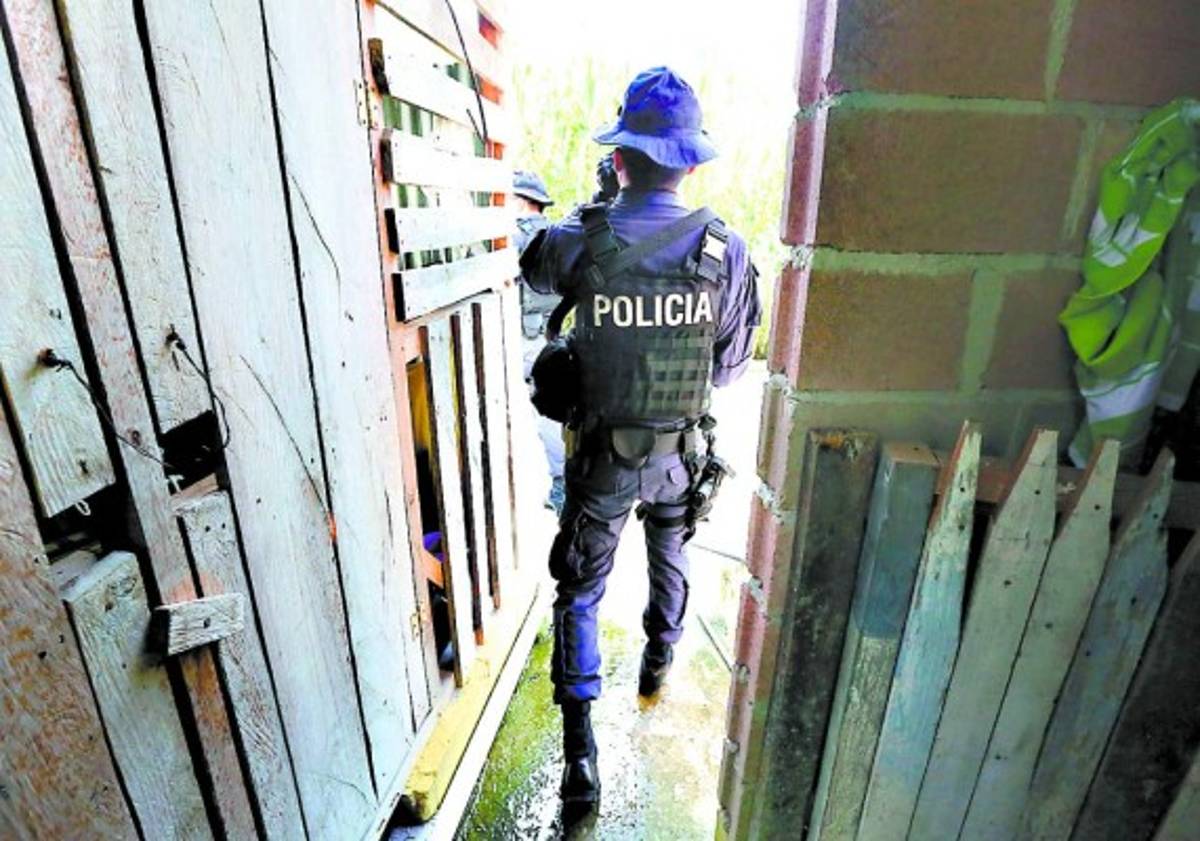 Coyotes usan trece 'aduanas privadas” para traficar con migrantes