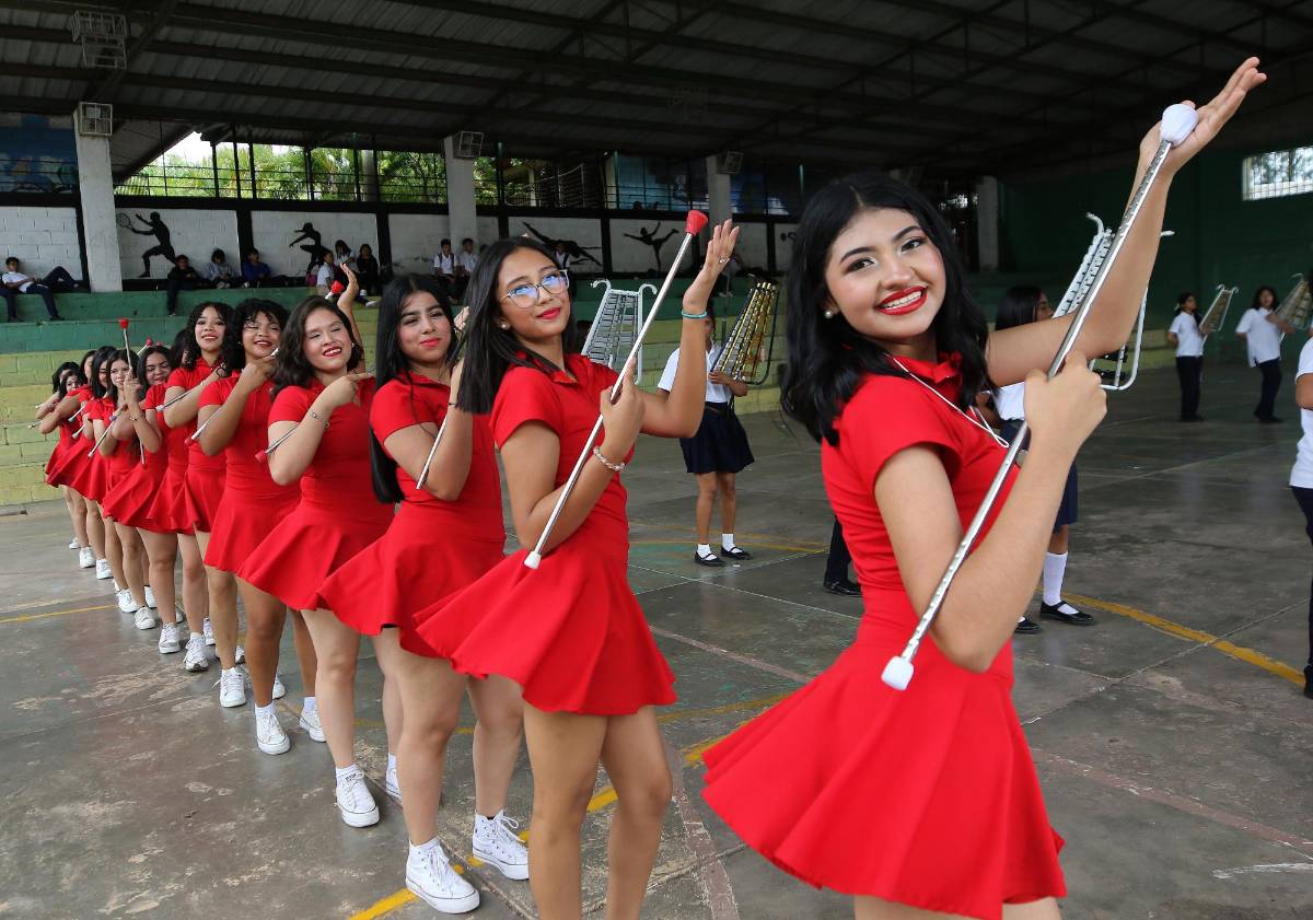 Más que un debut: Palillonas del Instituto Héctor Pineda Ugarte listas para deslumbrar en los desfiles