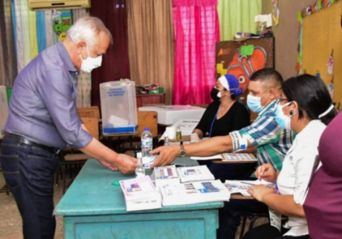 Así votaron los precandidatos a la presidencia de Honduras (FOTOS)