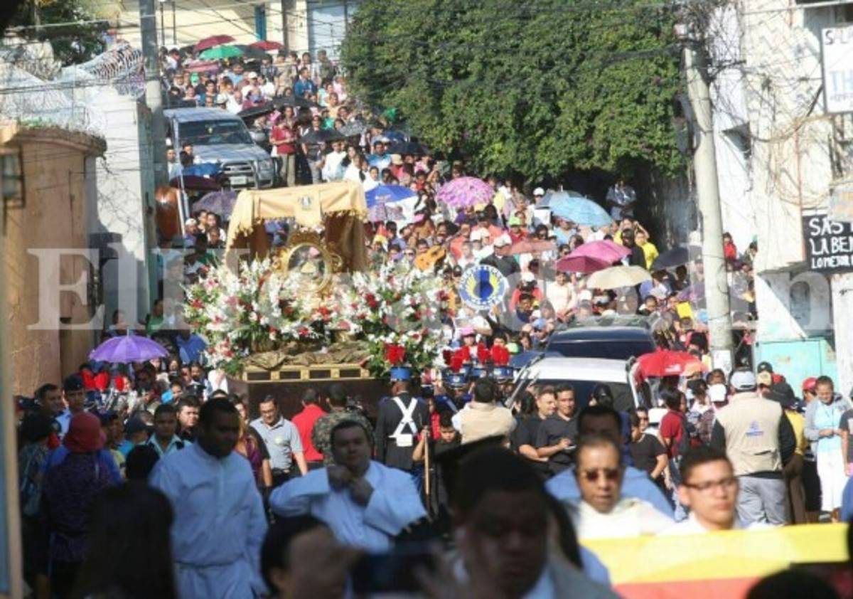 La caminata agrupó a jóvenes y adultos. Foto Johny Magallanes