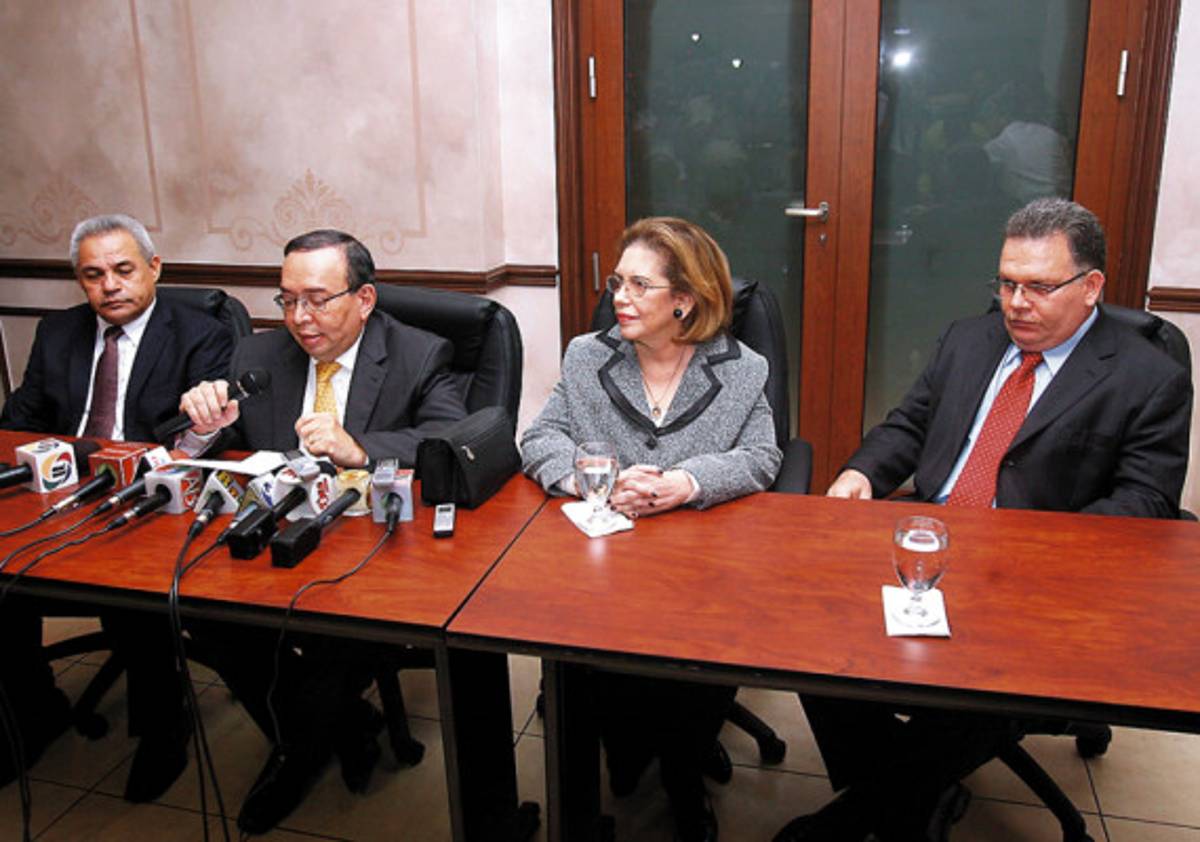 Estamos ante inminente dictadura dirigida por presidente del Congreso