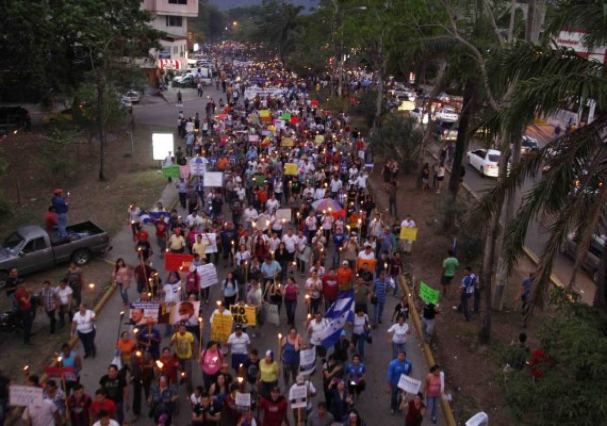 Hondureños alzan su voz en la 'Marcha de las Antorchas'