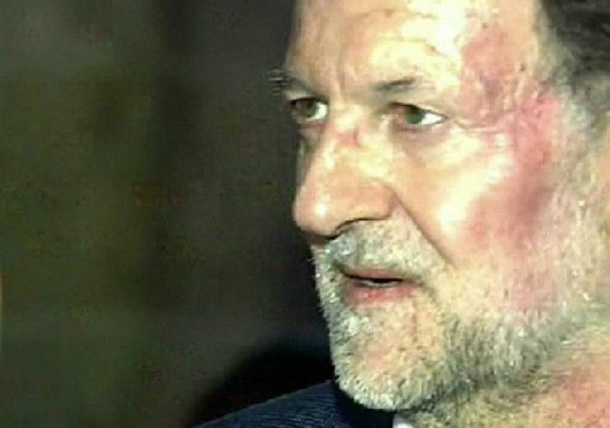 Adolescente da puñetazo a Mariano Rajoy durante acto de campaña&nbsp;&nbsp;