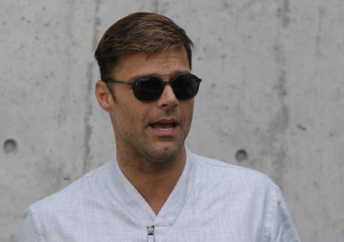 Ricky Martin publica fotografía donde aparece completamente desnudo