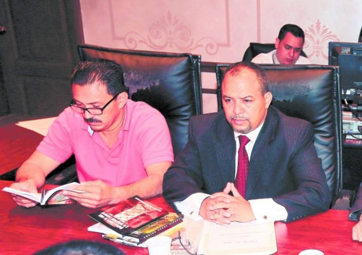 Demanda civil le caería a Galdámez