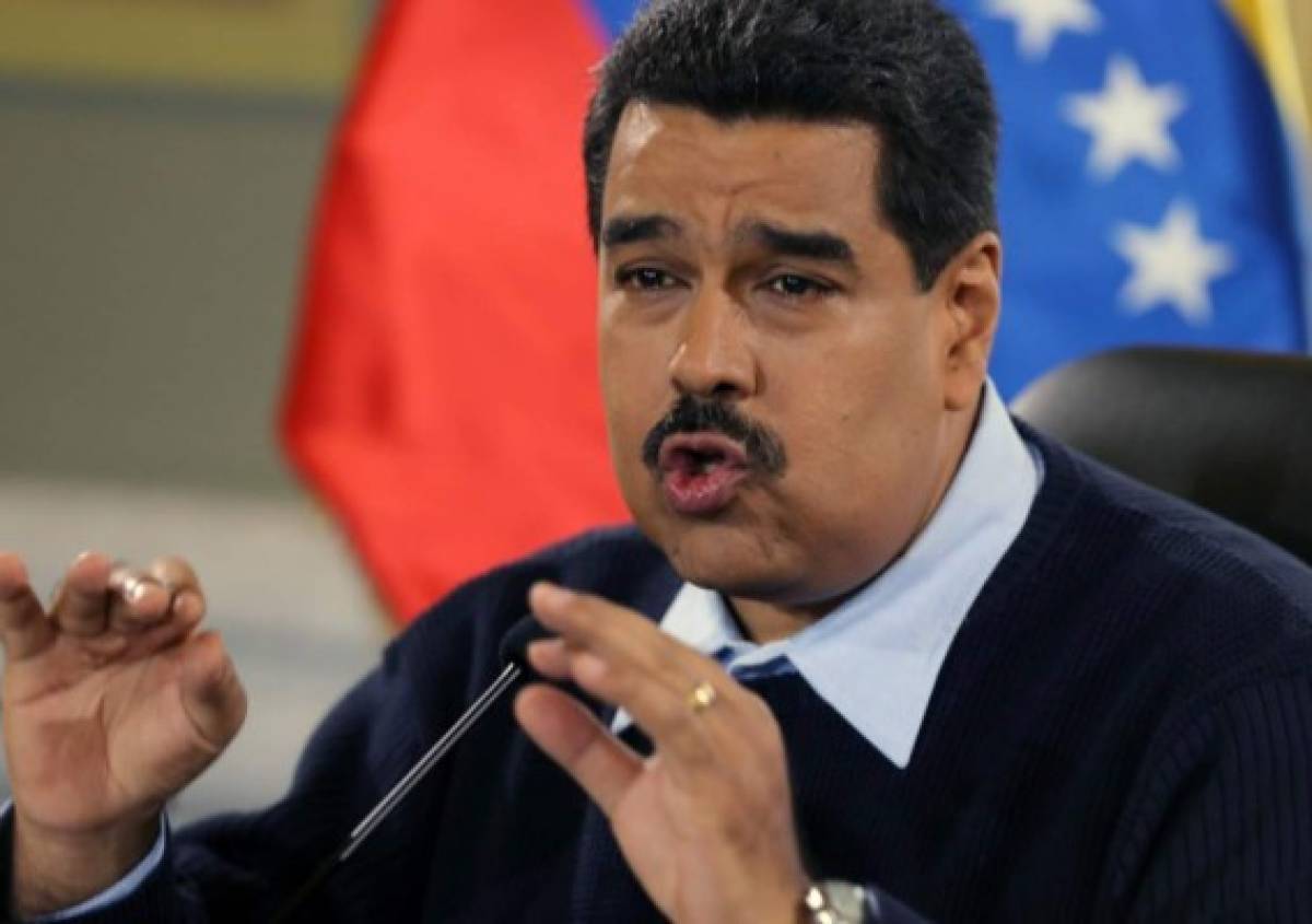 Maduro reitera que no está dispuesto a entregar revolución aunque ganen opositores en legislativas   