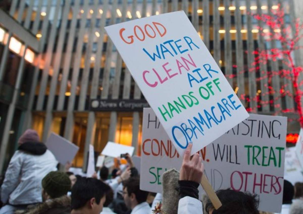No solo los decretos antiinmigrantes han causado conmoción protestas la derogación de Obamacare también (Foto: AP/ El Heraldo Honduras/ Noticias de Honduras)