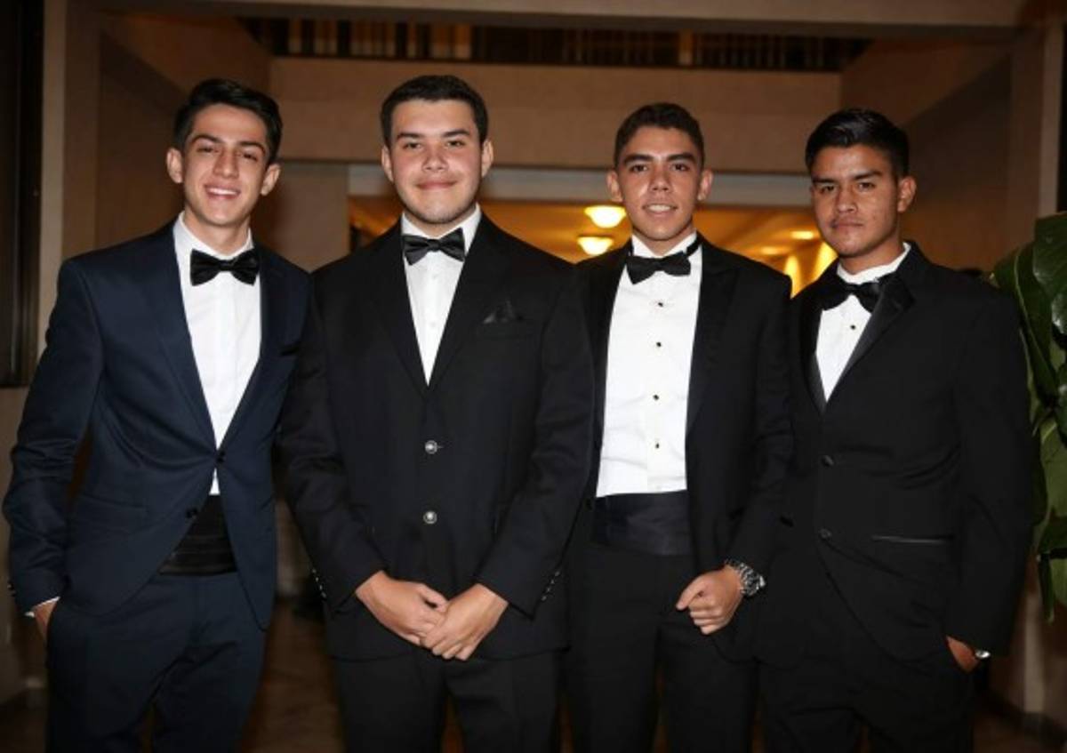 Júbilo y despedida en la elegante fiesta para los seniors de la Elvel School