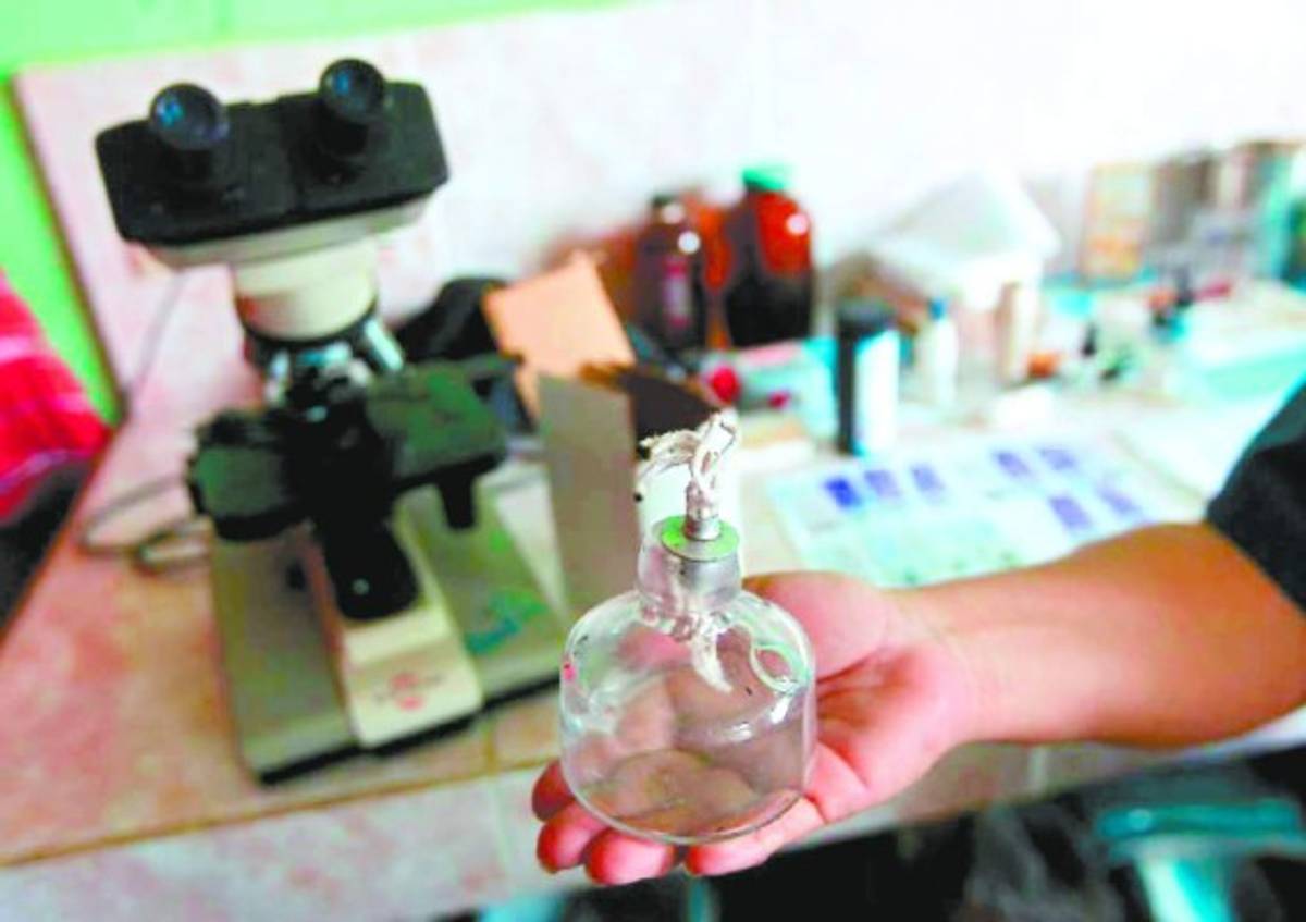 Secretaría de Salud favoreció con 88 millones a 'empresas de maletín”