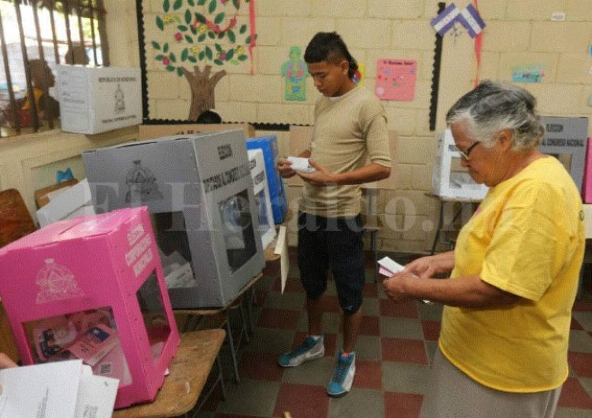Hondureños votan en las elecciones primarias 2017