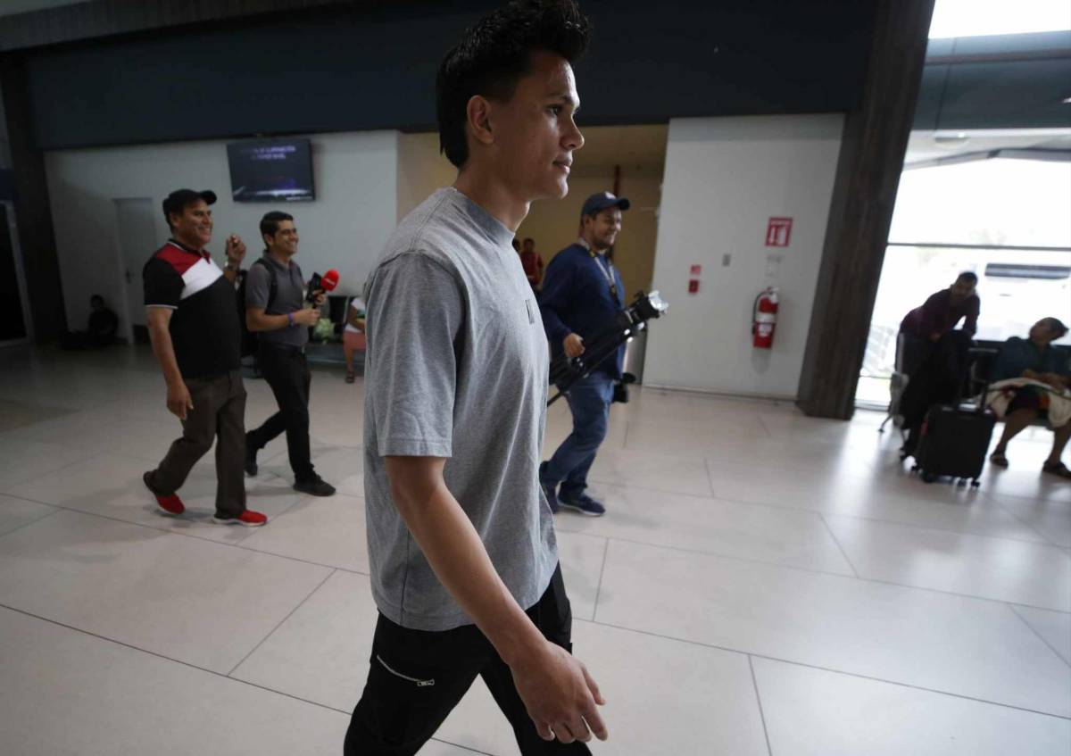 Jugador hondureño no regresa a su equipo, legionario la hace de periodista y los costosos bolsos