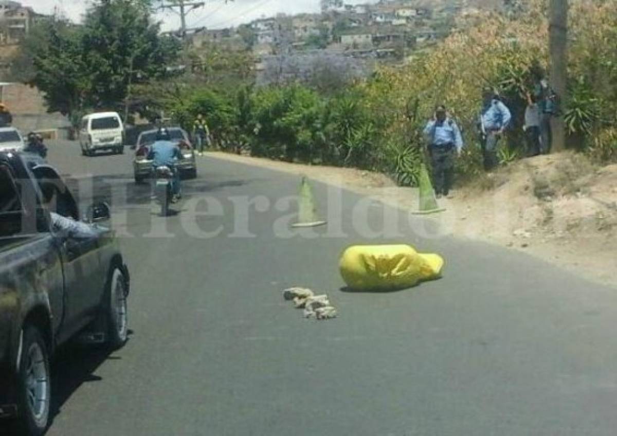 Dejan cuerpo encostalado en carretera salida a Olancho