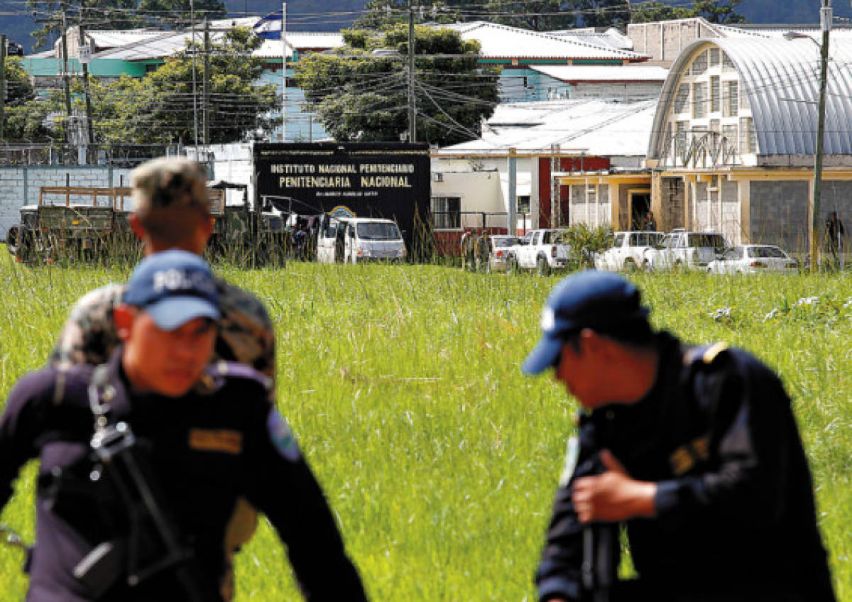 Sacan a Montes Bobadilla de la Penitenciaría