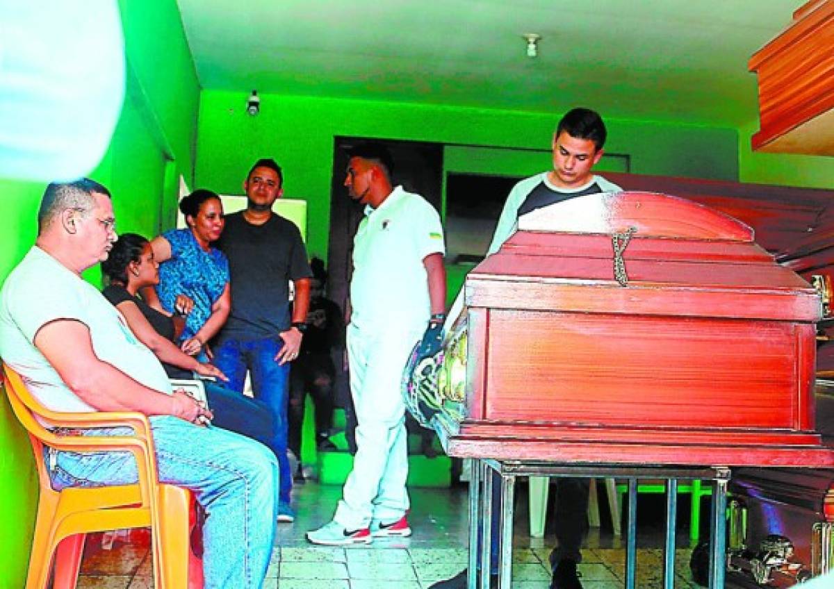 Retiran restos de pastores fallecidos en un accidente de tránsito en Comayagua
