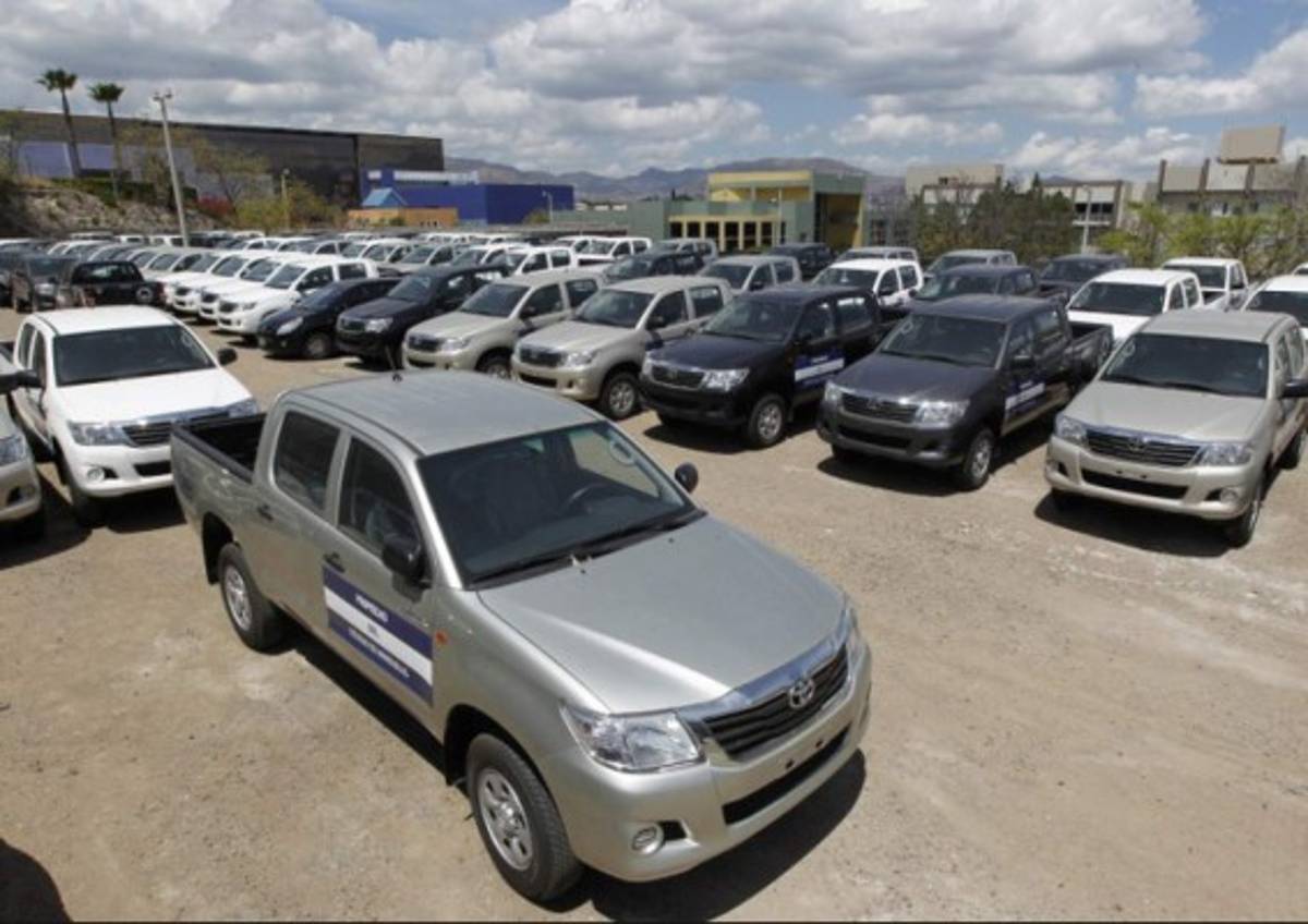 Congreso pide informe sobre los carros de lujo que irán a subasta