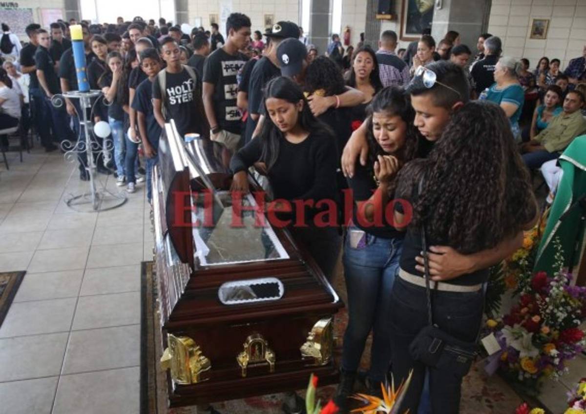 Desgarrador último adiós a maestro del Instituto Técnico Honduras (ITH): 'Profe, feliz viaje, que papito Dios me lo cuide”