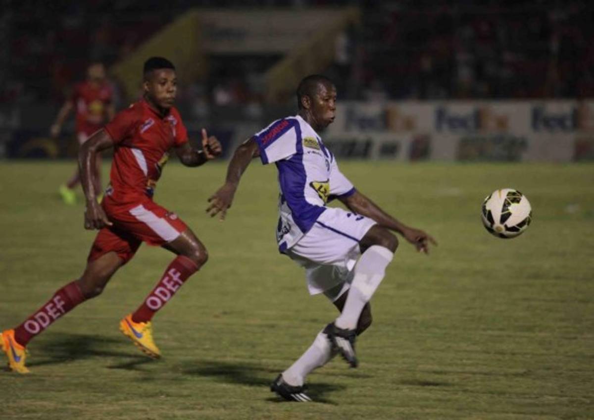 Vida saca un triunfo al último minuto ante Victoria