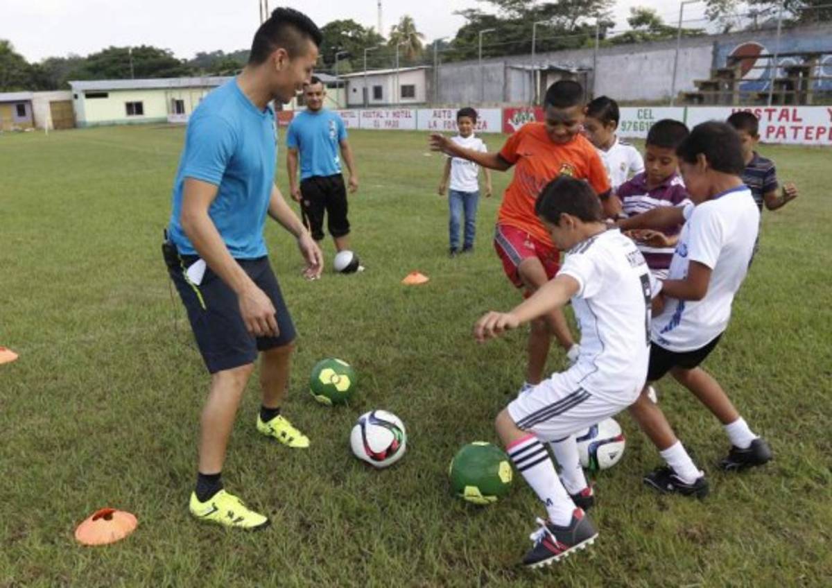 Roger Espinoza cuenta su historia en documental de Univisión