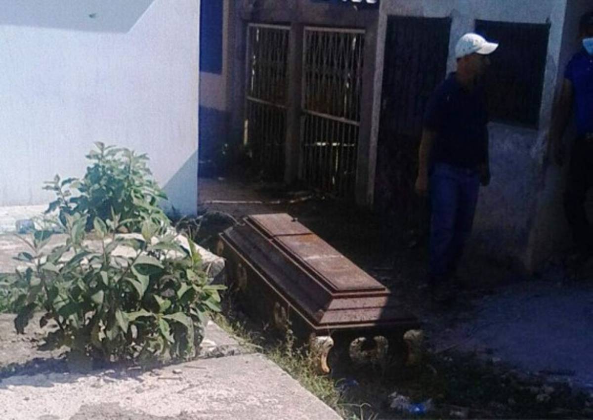 Exhuman cuerpos de víctimas de supuesta banda liderada por alcalde   