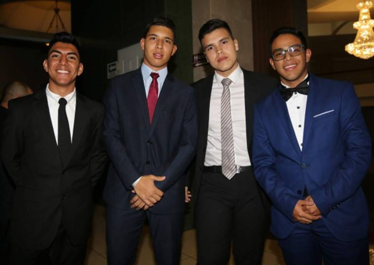 Brindan por el éxito estudiantil