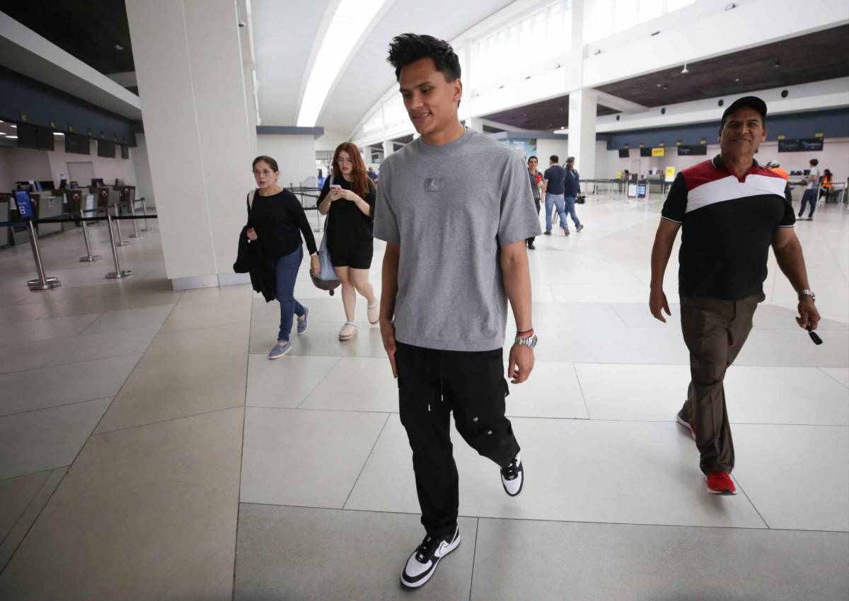 Jugador hondureño no regresa a su equipo, legionario la hace de periodista y los costosos bolsos