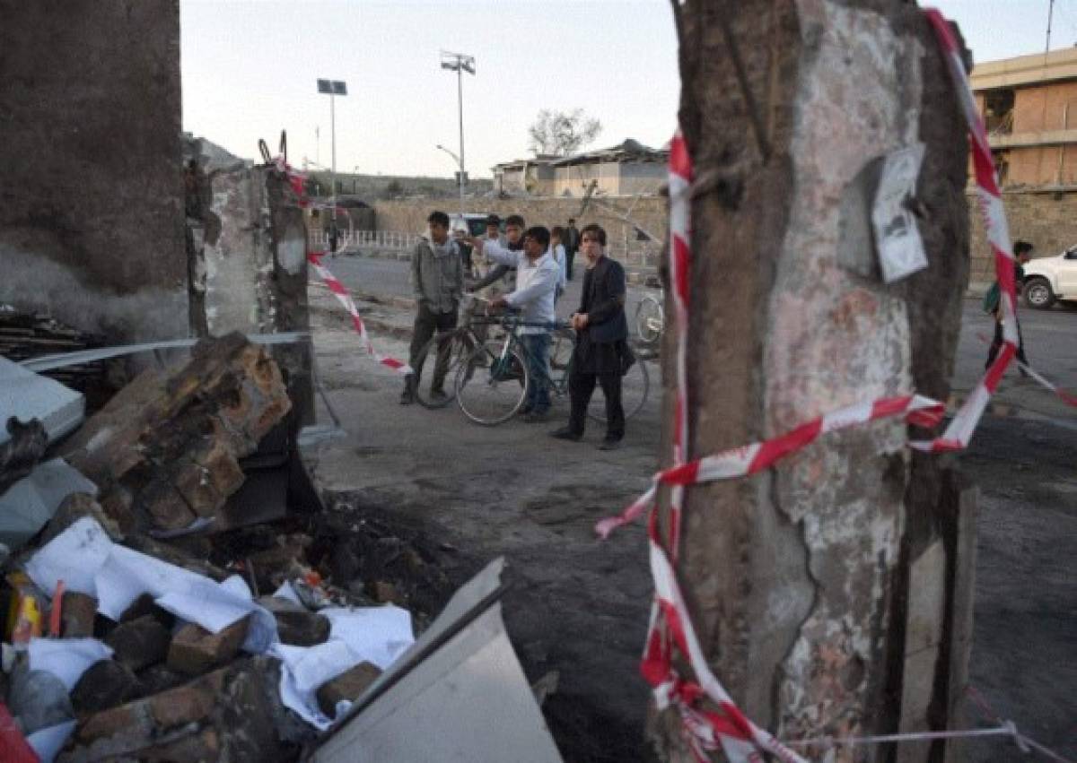 Al menos 90 muertos y 400 heridos por atentado en Kabul