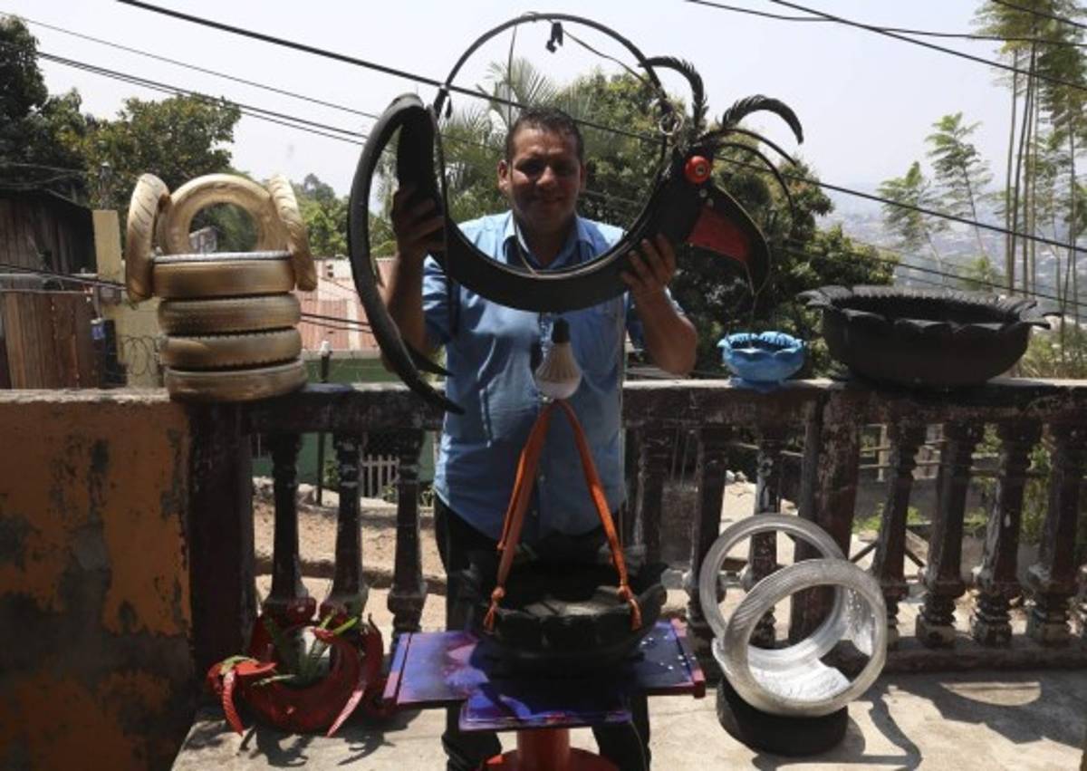 Curiosas obras de arte a base de llantas gastadas