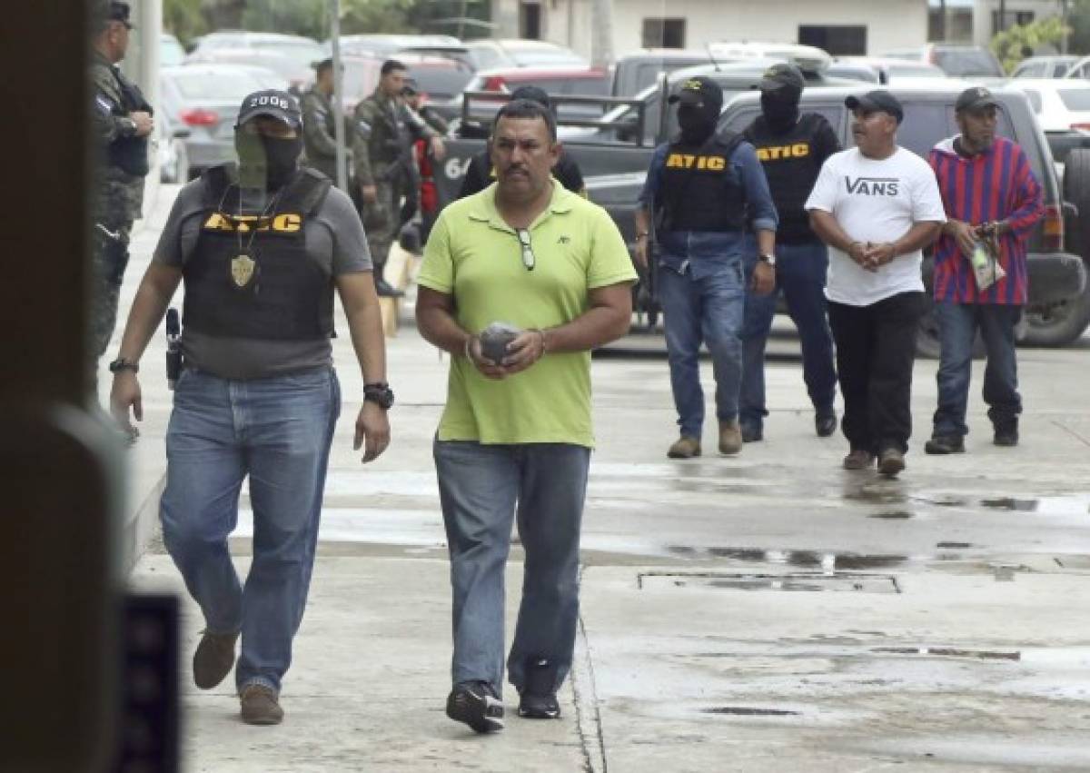 Nadie sabe cómo ingresó a Honduras la lujosa limusina de Los Peludos
