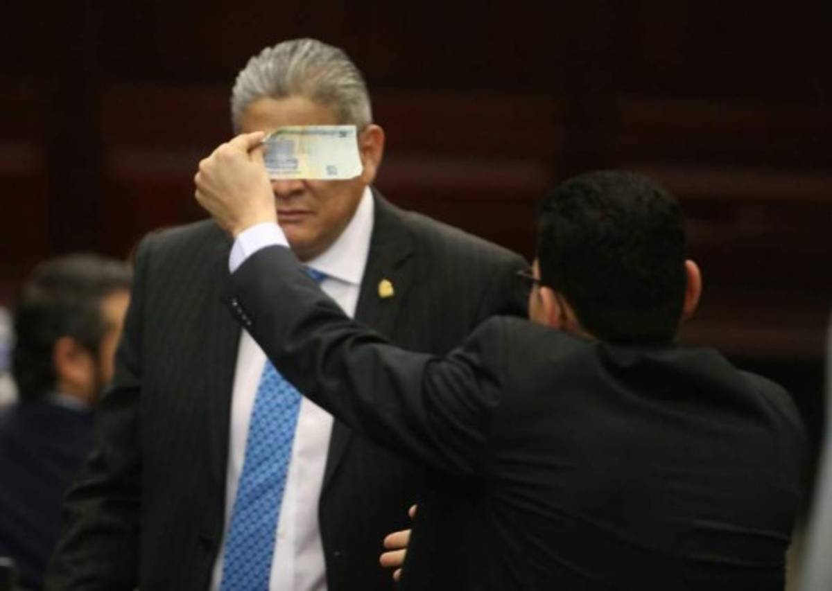 Diputado del Pac sobre Esdras: 'Le di 50 lempiras como premio a la agudeza'