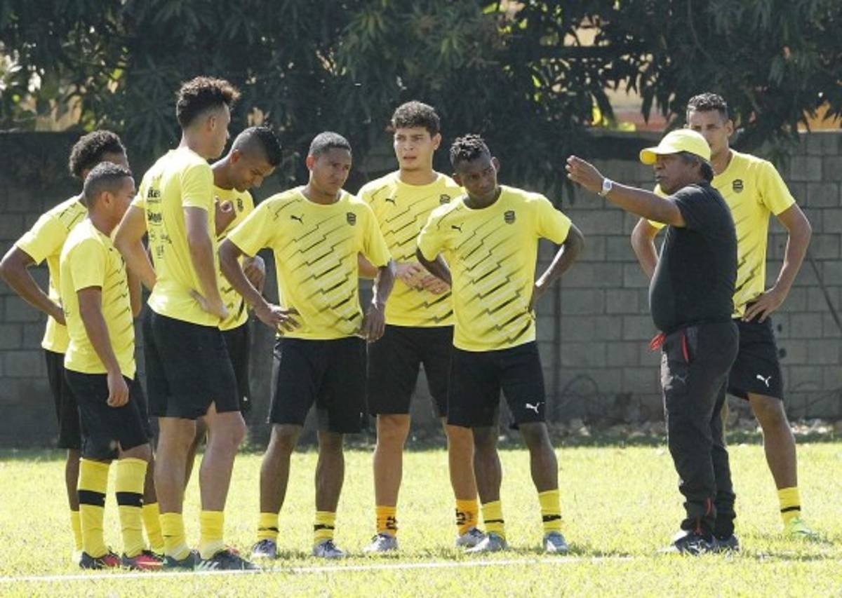 Real España le ganó 3-1 al CD Vida en el estadio Morazán de San Pedro Sula y es líder