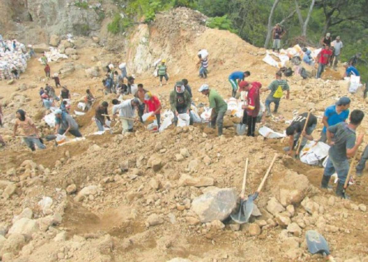 Honduras: Cadáveres de mineros soterrados están a punto de ser recuperados