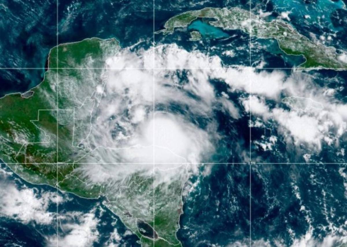 El Salvador declara alerta preventiva ante lluvias de tormenta Nana  