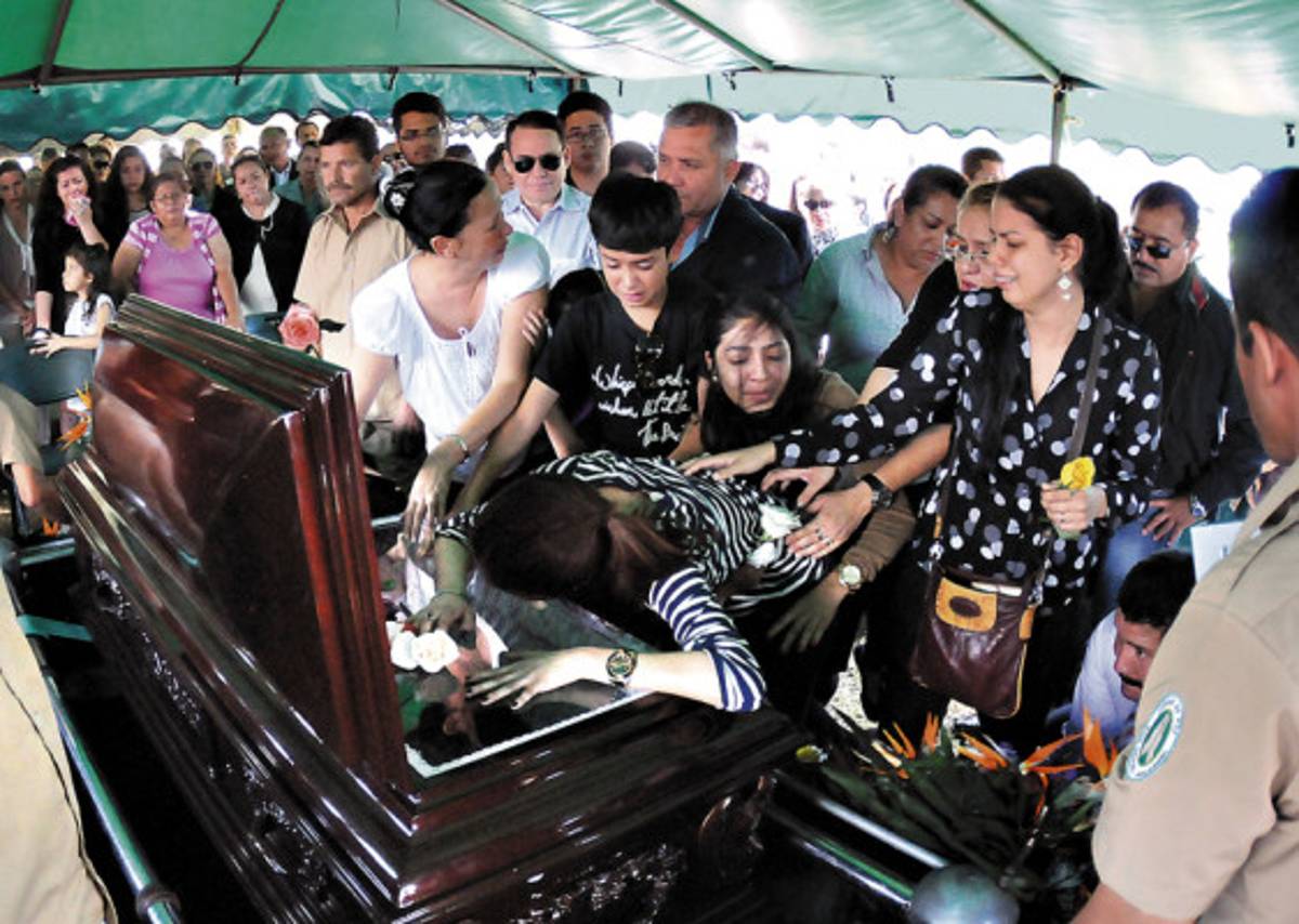 Sepultan a hijo del exdirector de la Policía Ricardo Ramírez del Cid