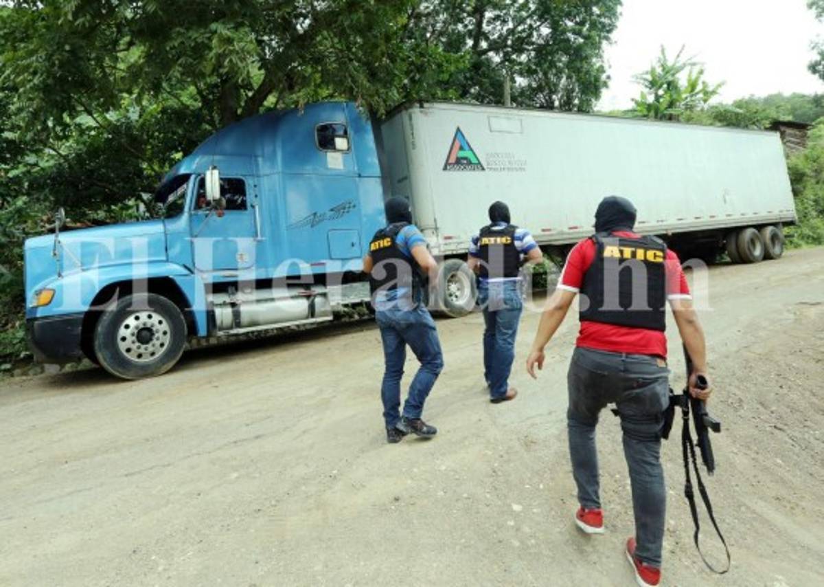 Encuentran abandonado furgón supuestamente del subcomisionado Jorge Alberto Barralaga