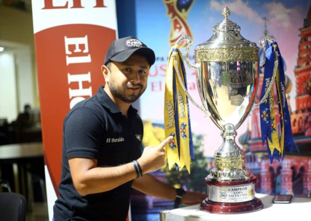 La Copa del futuro campeón del fútbol hondureño vistió la sala de redacción de EL HERALDO