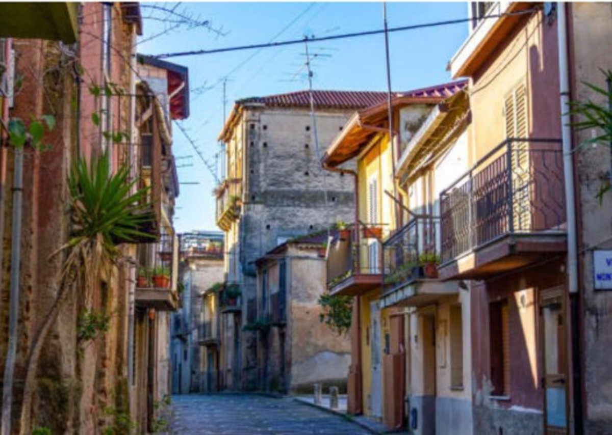 Pueblo italiano vende casas a un euro ¿cómo se compran?