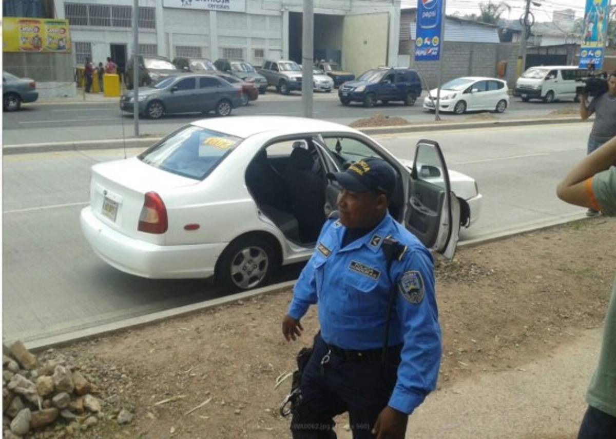 Taxista y pasajera salen heridos tras intento de asalto en la 21 de Octubre