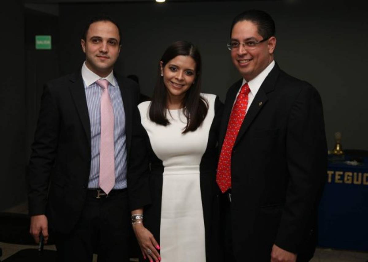 Ceremonia de juramentación del Club Rotario Real de Minas