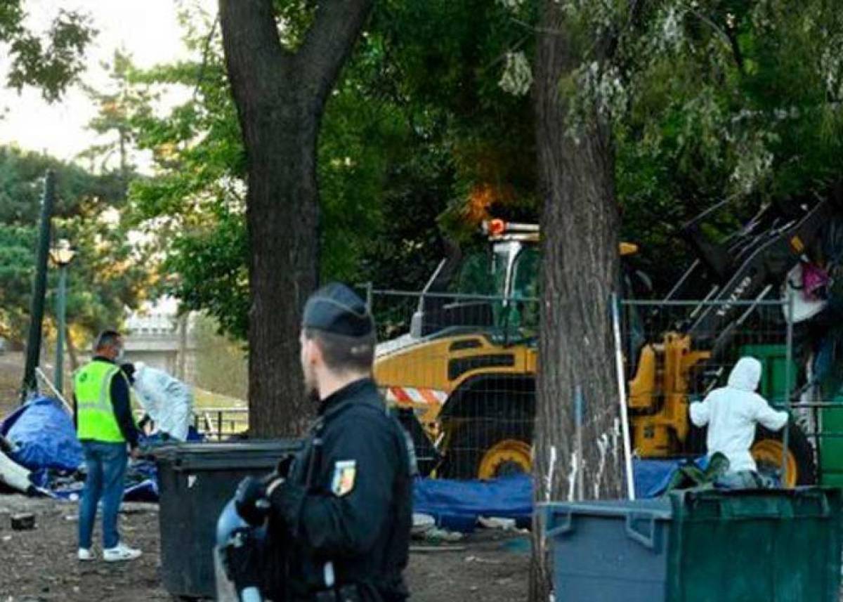 Policía desmantela polémico campamento de adictos a crack en París