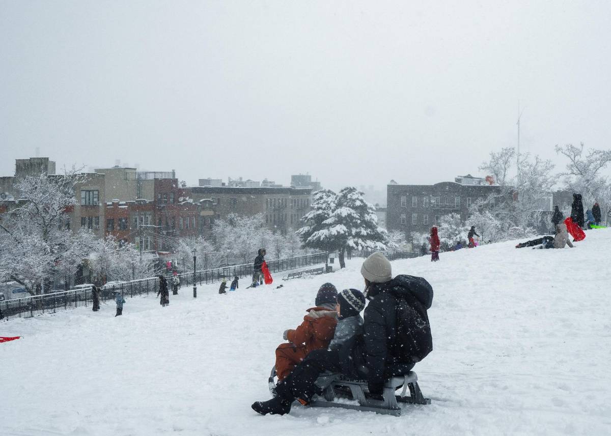 Tormenta de nieve afecta Nueva York: vuelos suspendidos y alerta en los cinco distritos