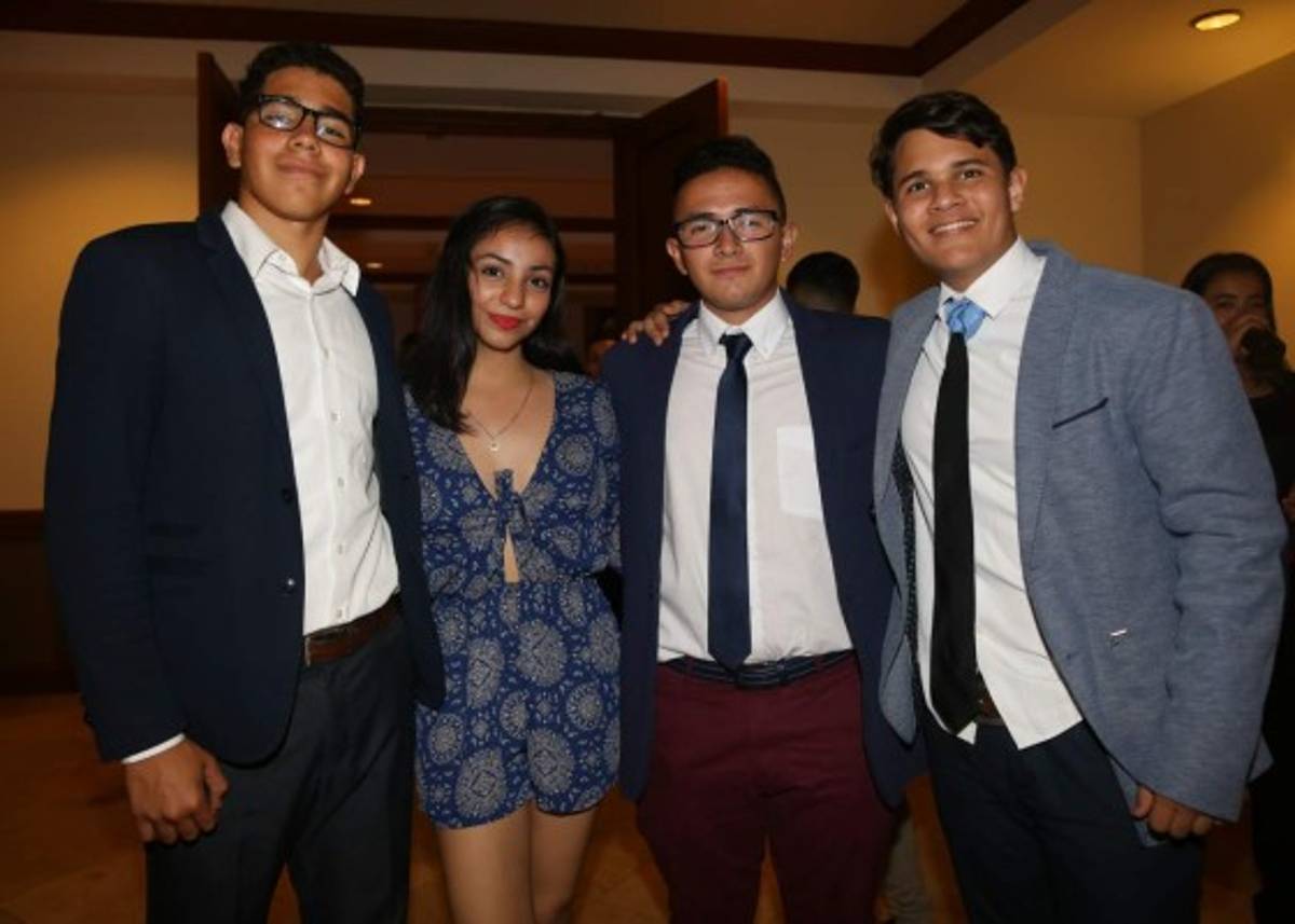 noche de recuerdo entre compañeros