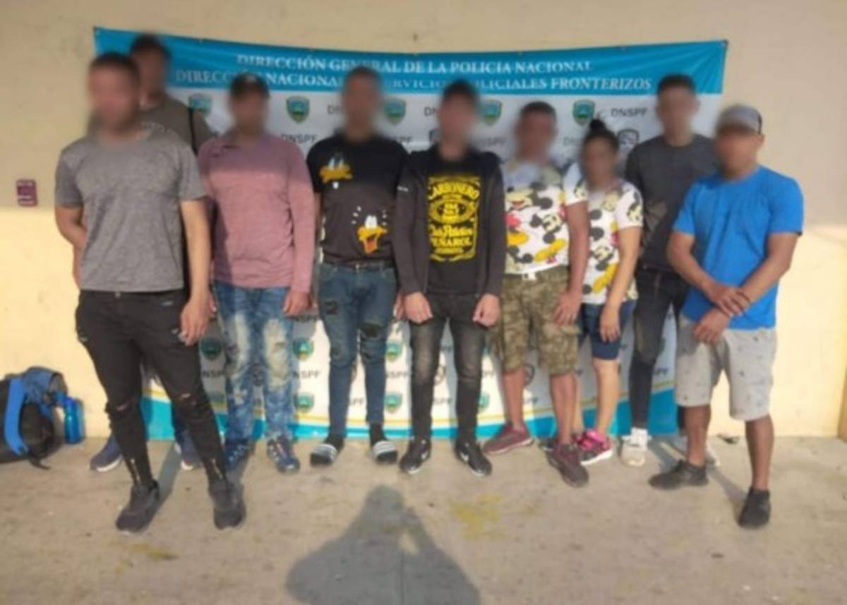 Choluteca: Detienen a conductor que trasladaba ilegalmente a 13 migrantes cubanos