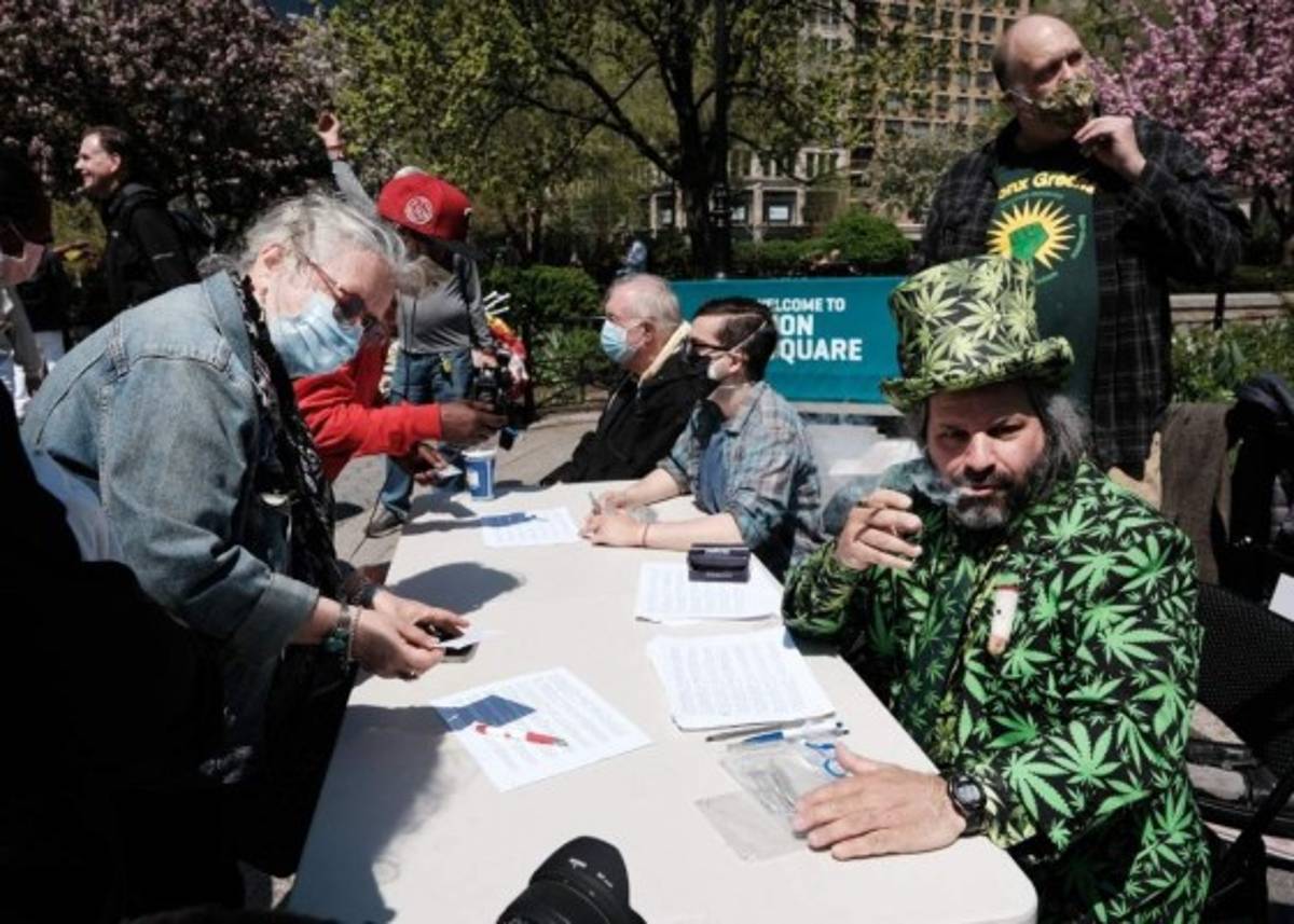 'Un porro por una vacuna': marihuana gratis en Nueva York para vacunados