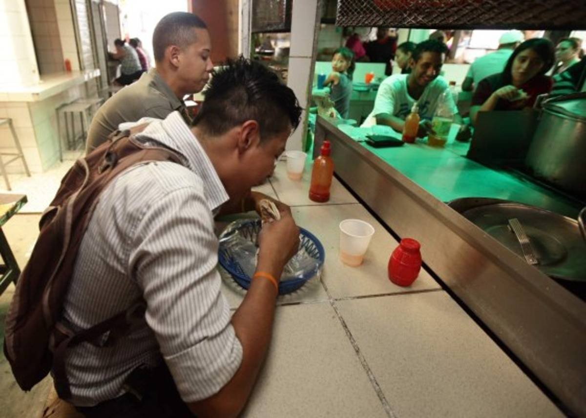 La 'Mega Baleada' de Los Dolores, sazón único en la capital hondureña