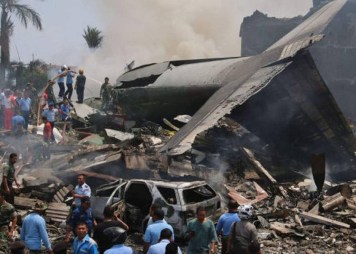 Todos los cuerpos del accidente aéreo de Indonesia evacuados