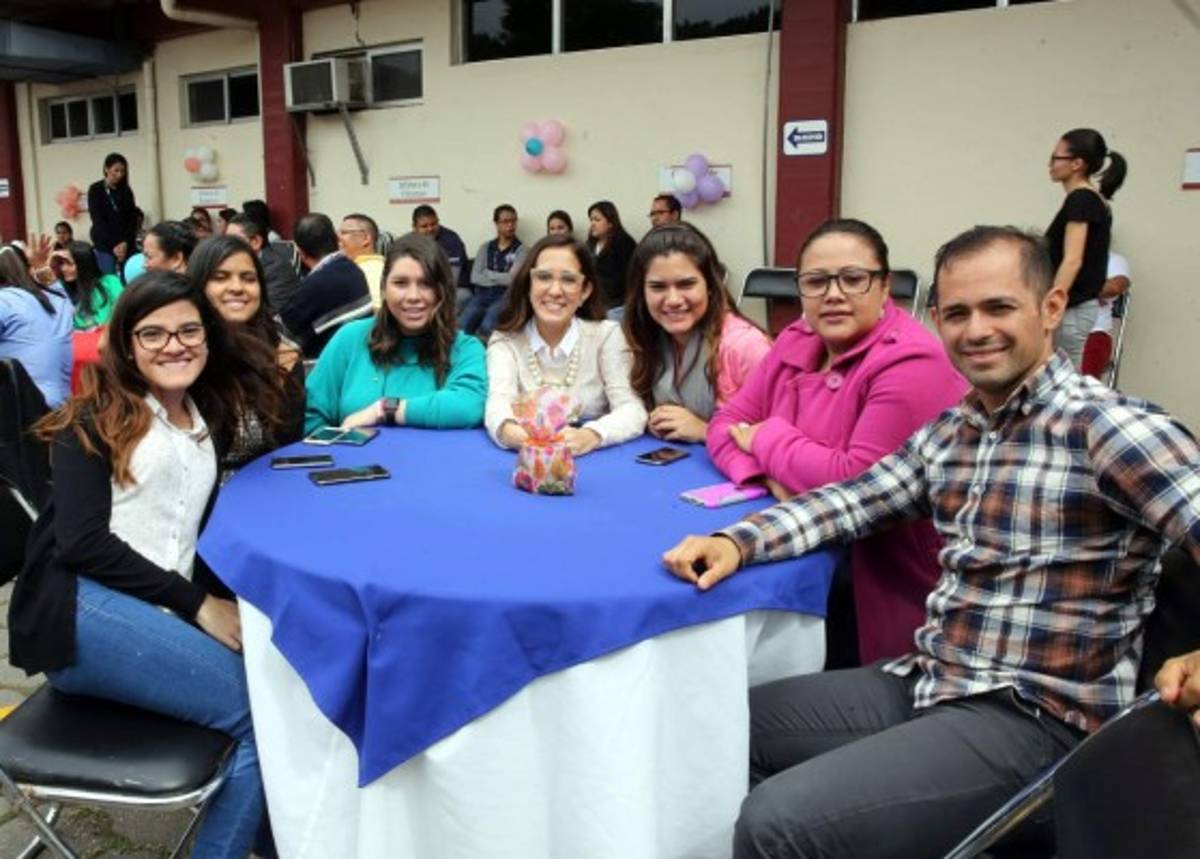 Honduras: Diario EL HERALDO festejó su 37 aniversario con bombos y platillos