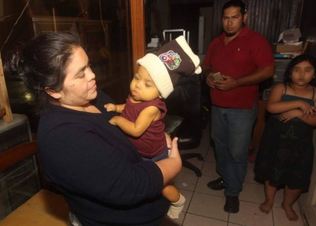 Madre hondureña: 'El hígado de mi hijo se está paralizando, necesito hacer el viaje”